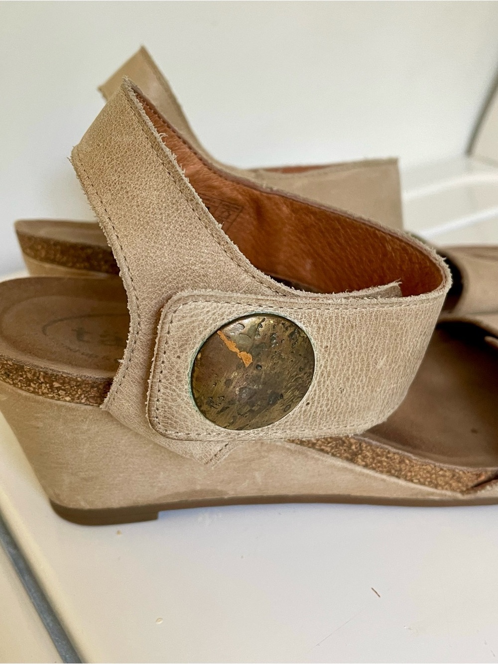 Taos Carousel 2 Leather Wedge Sandals Beige Comfort EU 39 US 8.5 - Picture 2 of 8